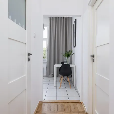 דירה Monochrome Rosettes-1Br For 2-Old Town *